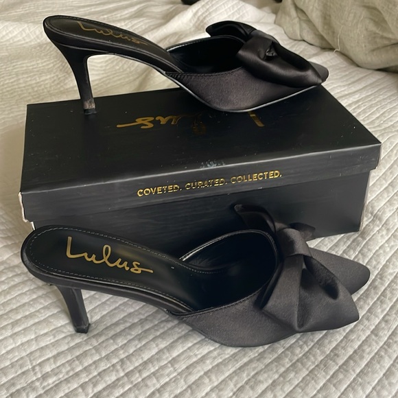 Lulus black satin pointed toe bow heels - Picture 2 of 5